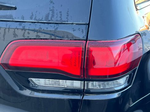 Used 2018 Jeep Grand Cherokee Altitude image 16