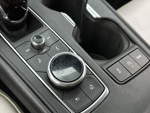 Used 2020 Cadillac XT4 Premium Luxury image 19