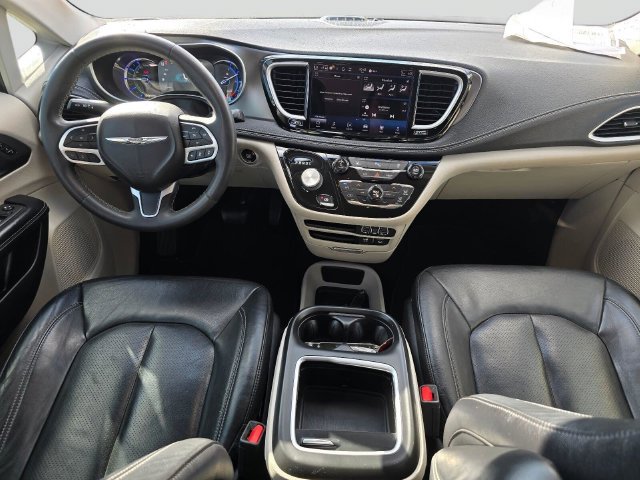 Used 2022 Chrysler Pacifica Touring-L FWD image 17
