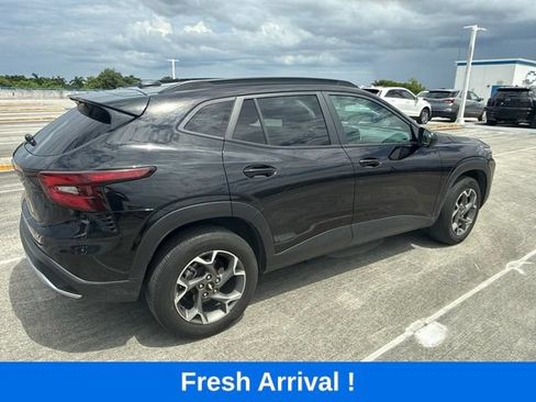 Used 2024 Chevrolet Trax LT FWD image 14