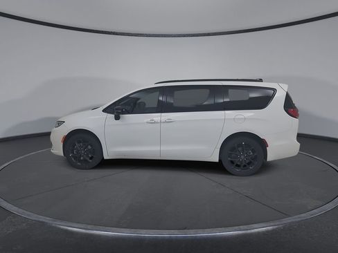 New 2026 Chrysler Pacifica Limited image 9