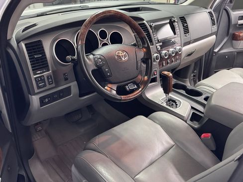 Used 2010 Toyota Tundra Limited image 30