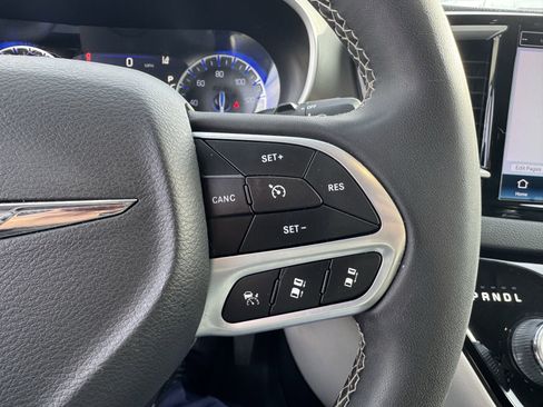 Used 2022 Chrysler Pacifica Touring-L image 34