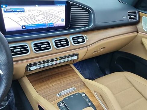 Used 2025 Mercedes-Benz GLS 450 4MATIC image 47