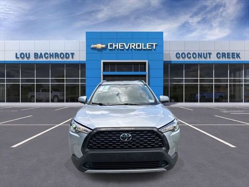 Used 2023 Toyota Corolla Cross LE FWD image 3