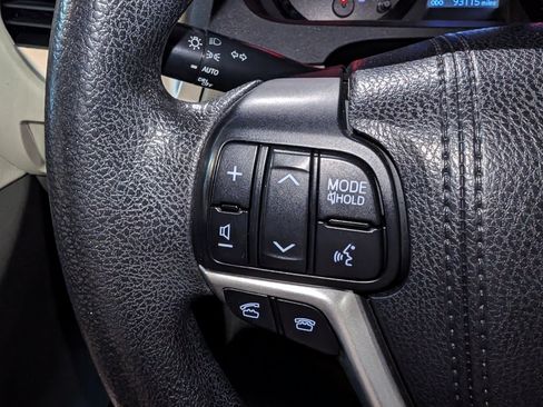Used 2015 Toyota Sienna LE FWD image 44