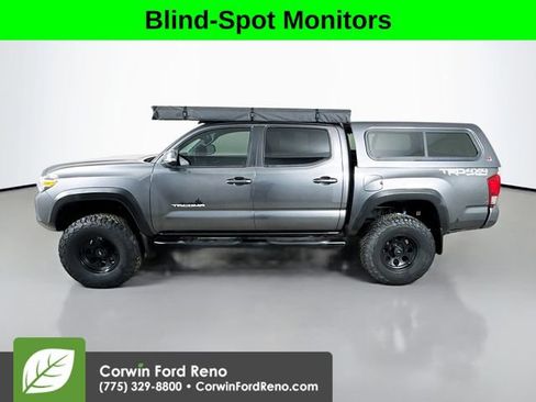 Used 2016 Toyota Tacoma TRD Off-Road w/ Premium & Technology Package AWD/4WD image 4