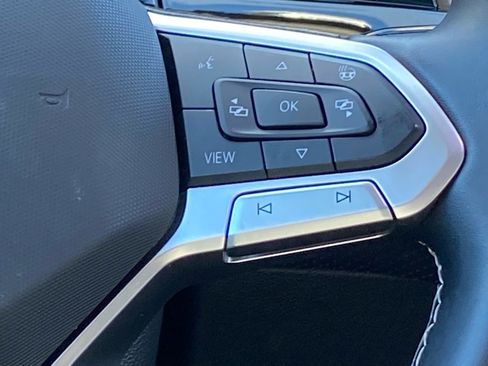 Certified 2024 Volkswagen Atlas SE image 5