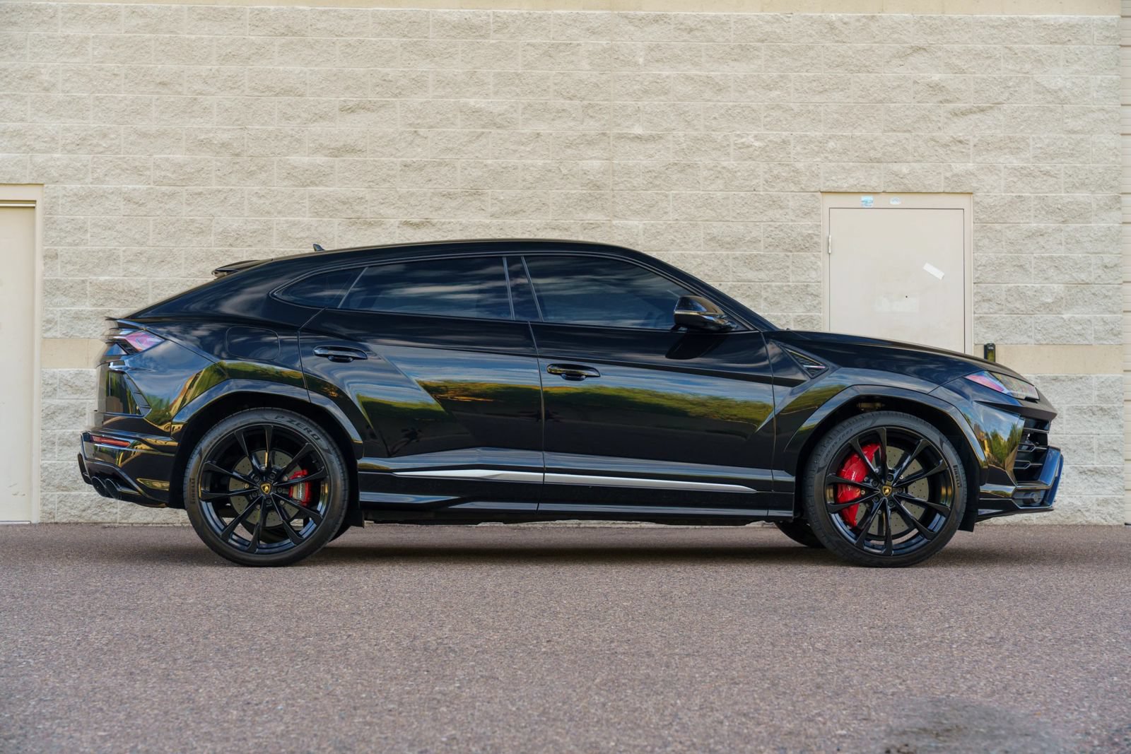 Used 2021 Lamborghini Urus AWD/4WD image 24