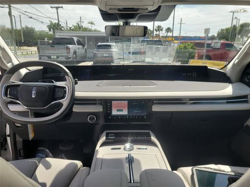 New 2026 Lincoln Navigator L Reserve image 16