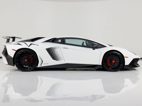 Used 2016 Lamborghini Aventador LP 750-4 Superveloce AWD/4WD image 2