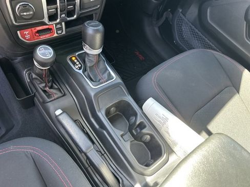 Used 2023 Jeep Gladiator Rubicon w/ Cold Weather Group image 38