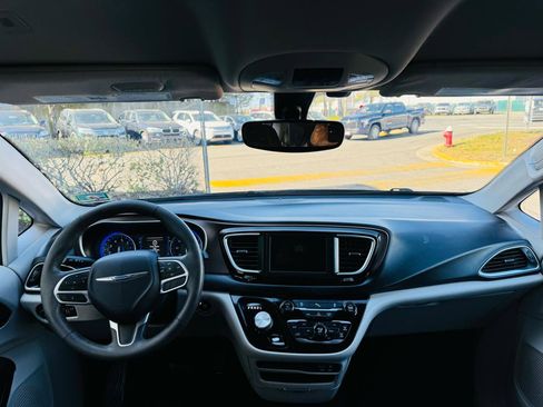 Used 2018 Chrysler Pacifica Touring Plus w/ Tire & Wheel Group image 30