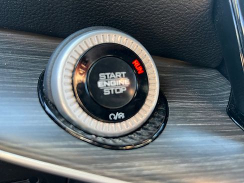 Used 2024 Jeep Wagoneer L Series II image 30