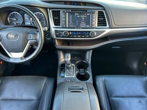 Used 2017 Toyota Highlander Limited image 13