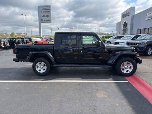 Used 2023 Jeep Gladiator Sport AWD/4WD image 5