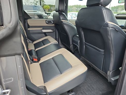 Used 2023 Ford Bronco Wildtrak image 11