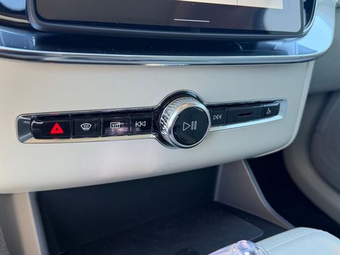 New 2027 Volvo XC90 B6 Ultra AWD/4WD image 13
