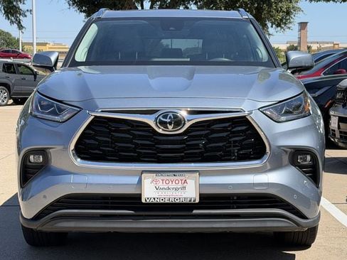 Used 2022 Toyota Highlander Limited FWD image 8