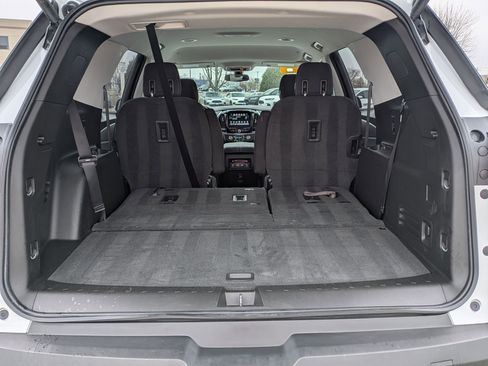Used 2018 Chevrolet Traverse LT image 32