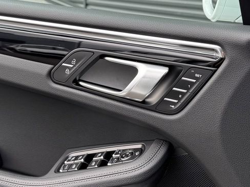 New 2026 Porsche Macan image 15
