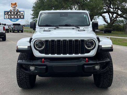 Used 2024 Jeep Gladiator Rubicon AWD/4WD image 2