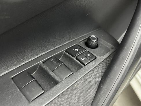 Used 2021 Toyota Corolla LE image 11