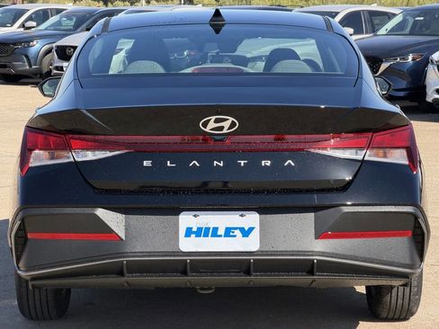 New 2026 Hyundai Elantra SE image 5