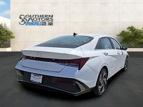 Used 2025 Hyundai Elantra SEL FWD image 30