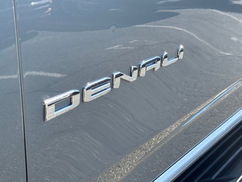 Used 2025 GMC Yukon XL Denali AWD/4WD image 33