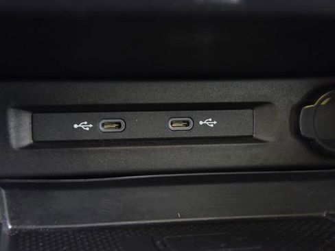 Used 2023 Volkswagen Tiguan SE w/ Panoramic Sunroof Package image 15