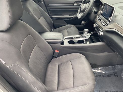 Used 2024 Nissan Altima 2.5 SV image 9