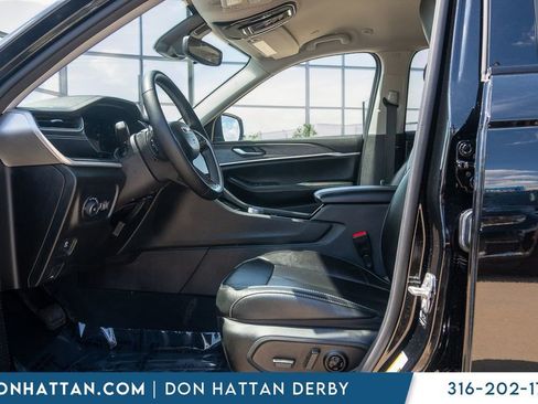 Used 2023 Jeep Grand Cherokee L Limited AWD/4WD image 3