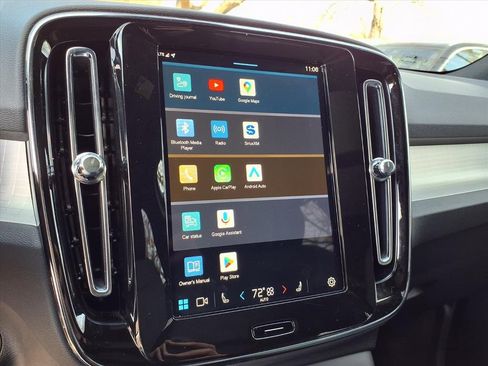 Used 2024 Volvo XC40 B5 Core image 10