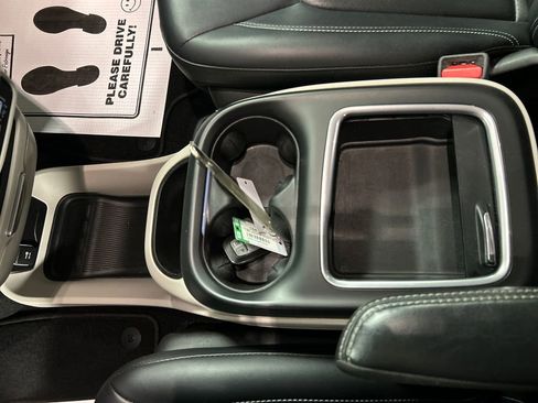 Used 2024 Chrysler Pacifica Touring-L image 21