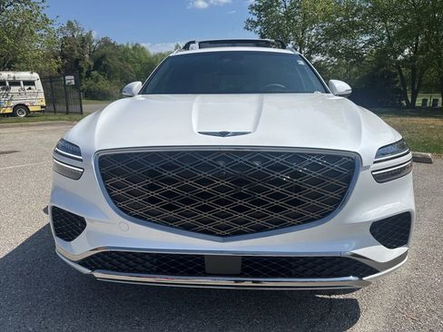 Certified 2026 Genesis GV70 2.5T Advanced AWD/4WD image 3