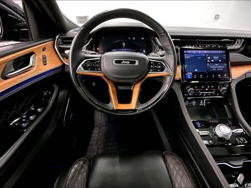Used 2023 Jeep Grand Cherokee L Summit AWD/4WD image 6