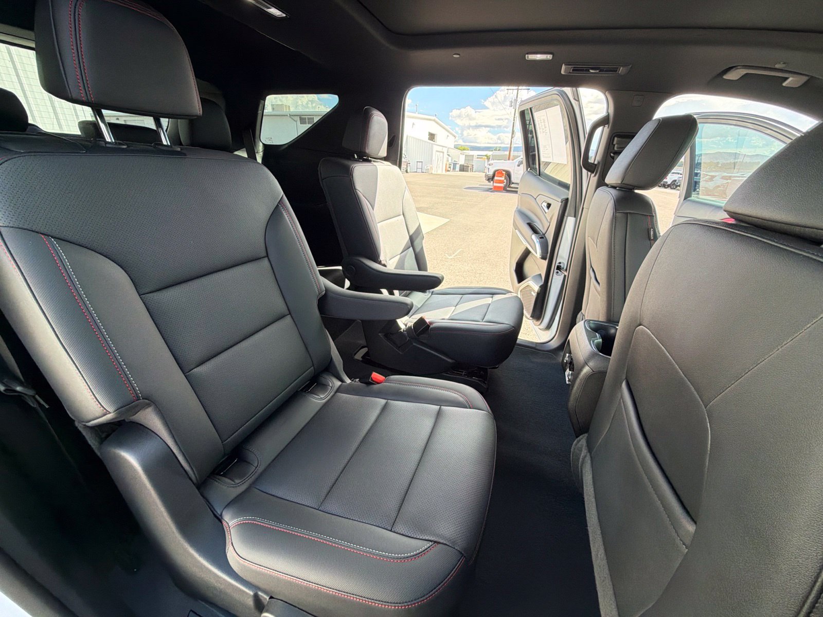 Used 2024 Chevrolet Traverse Z71 w/ Enhanced Driving Package AWD/4WD image 37