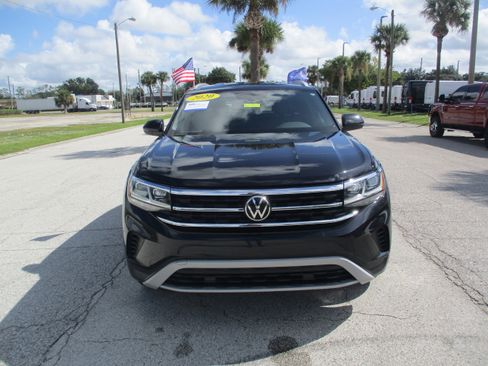 Used 2020 Volkswagen Atlas Cross Sport SE image 2