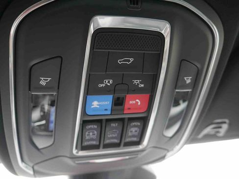 New 2025 Jeep Wagoneer L Series II image 32