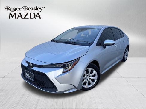 Used 2022 Toyota Corolla LE image 1