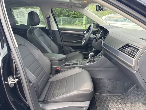 Used 2024 Volkswagen Jetta SE w/ Panoramic Sunroof Package FWD image 9