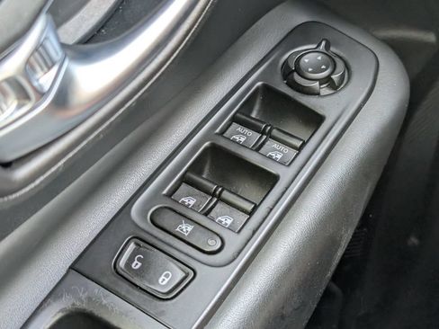 Used 2022 Jeep Renegade Altitude w/ Convenience Group AWD/4WD image 10