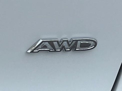 New 2027 Chrysler Pacifica Select AWD/4WD image 2