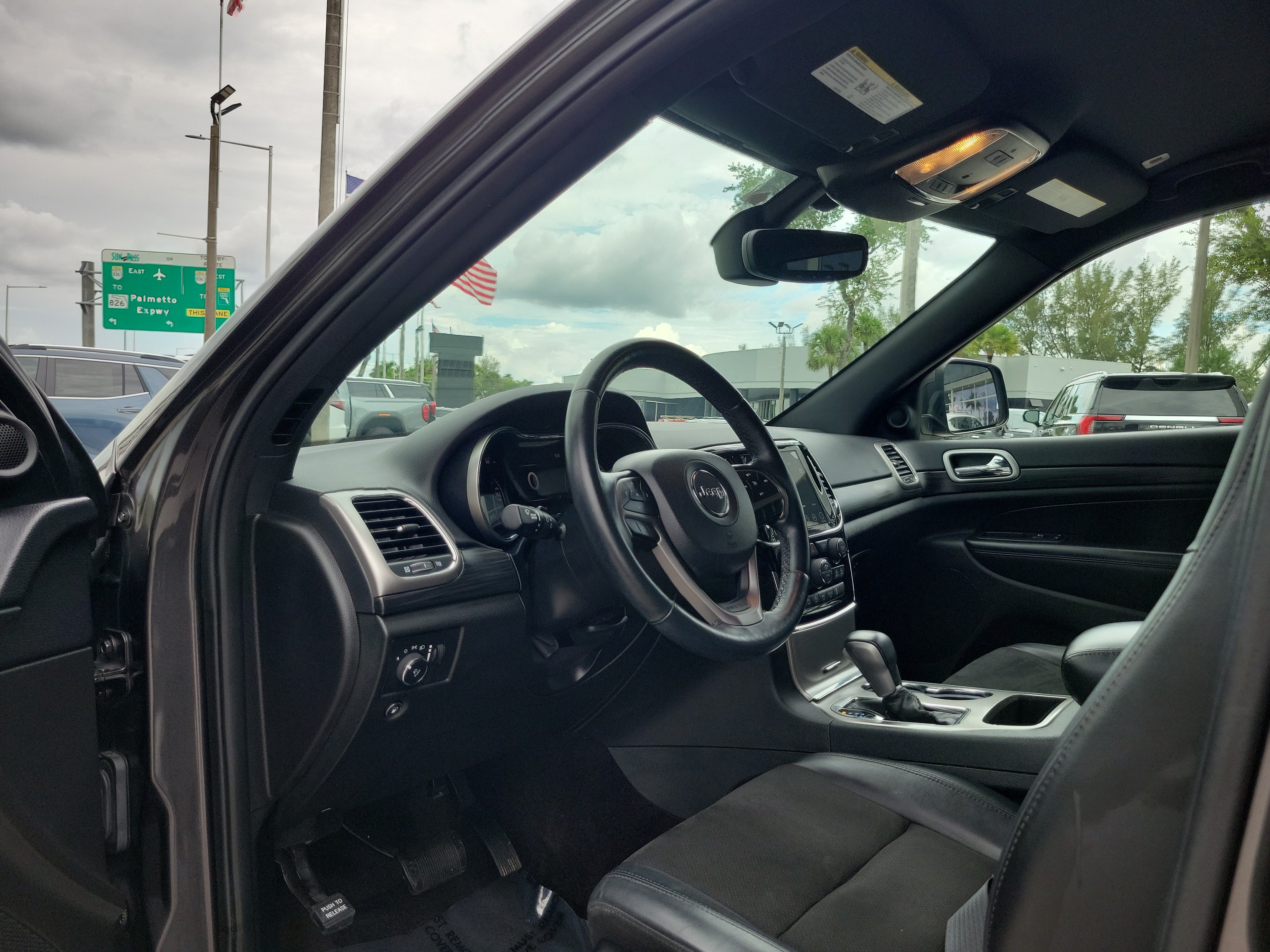 Used 2019 Jeep Grand Cherokee Altitude RWD image 9