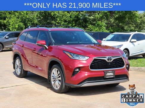 Used 2024 Toyota Highlander Platinum AWD/4WD image 3