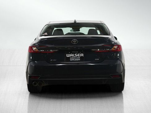 Used 2025 Toyota Camry SE image 4