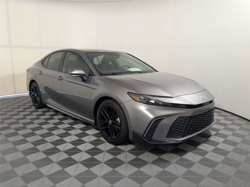 Used 2026 Toyota Camry SE w/ Convenience Package FWD image 4
