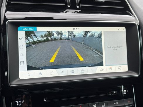 Used 2018 Jaguar XE S RWD image 19