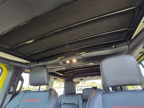 Used 2024 Jeep Wrangler Unlimited Rubicon image 27